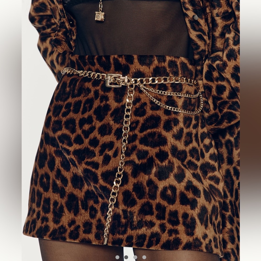 Avec Les Filles Leopard Print Skirt with Chain Belt